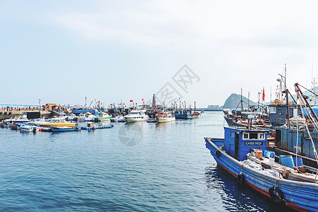 海边码头海边泊船背景