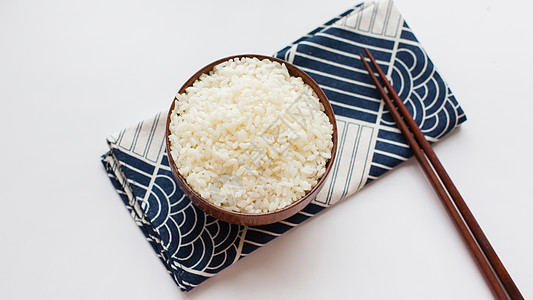 日式风格木质餐具与白米饭图片素材