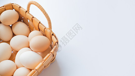 简约风格木篮里的鸡蛋图片