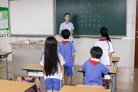 黑板上的数据图课堂上老师正在给同学们上语文课背景