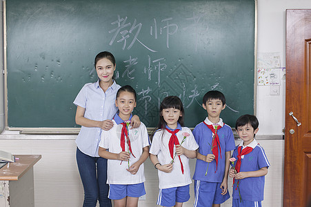 教师节学生们给老师献花图片