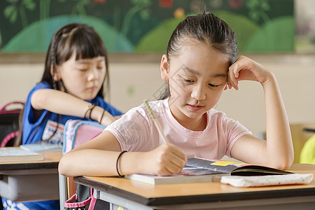 学生写书法学生上课学习状态背景