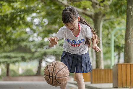 女孩和篮球背景图片