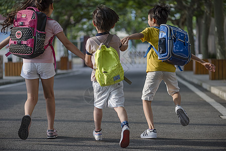学校 看书学生放学背景