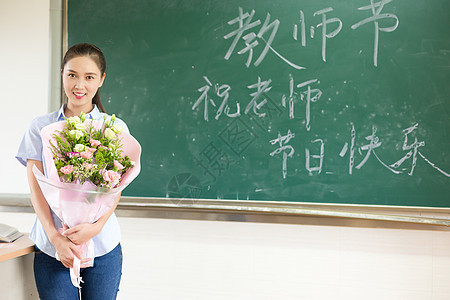 教师节手捧一束花的老师图片