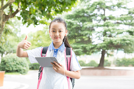 小学生用平板在线上课图片素材