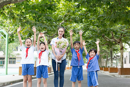 男孩送花给女孩教师节同学们送花给老师背景