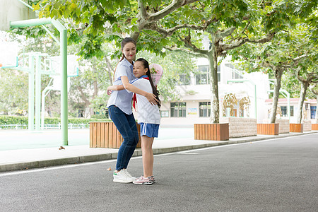 教师节送花给老师的小学生高清图片