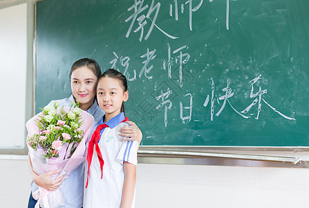 教师节送花给老师的小学生高清图片