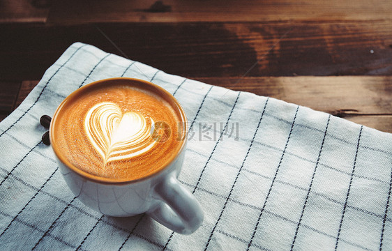 咖啡拉花与咖啡豆图片