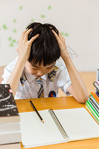 男苦恼校园男生教室写作业苦恼背景