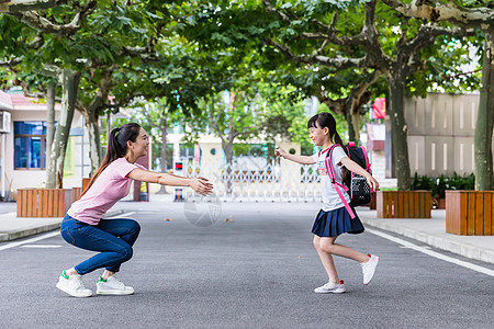 教师节女生奔向老师怀抱图片