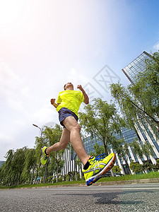 奔跑中的运动员高清图片