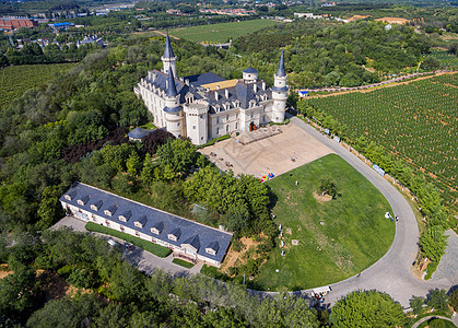 草地城堡风光欧式建筑城堡背景