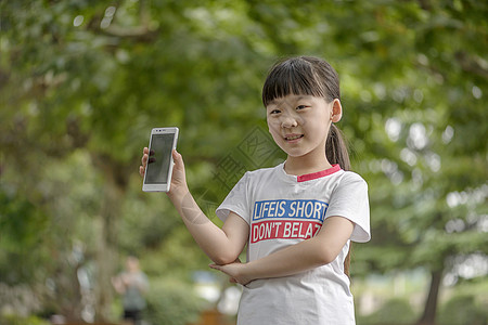 学习女孩与手机背景