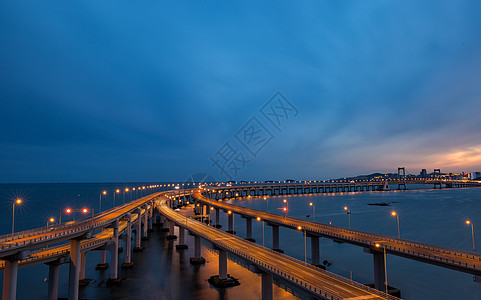 阴天多云城市跨海大桥夜景背景