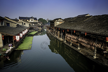 屋檐灯笼宁静的古镇早晨背景