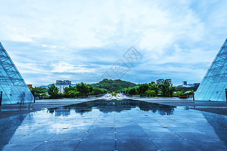 大楼远景城市建筑倒影山脉云朵天际线背景