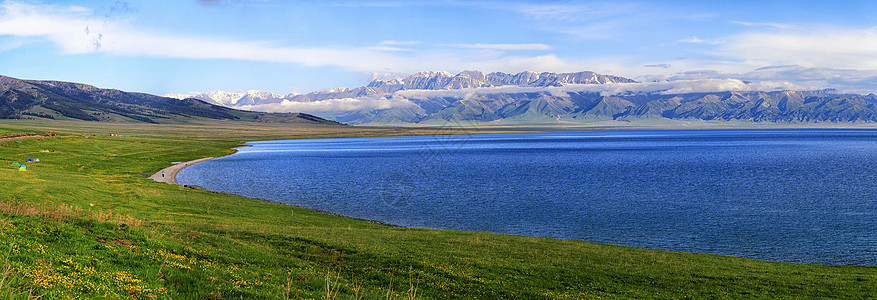 绿色全景赛里木湖全景背景