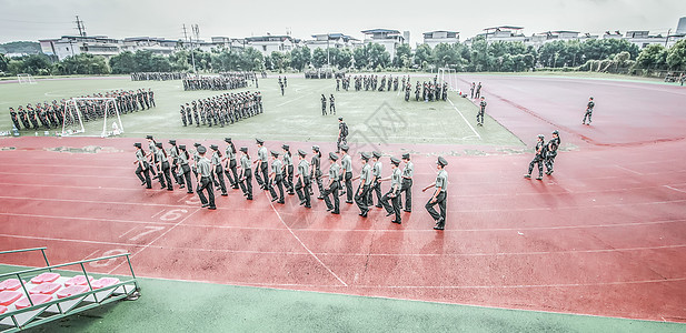 大学新生开学军训背景