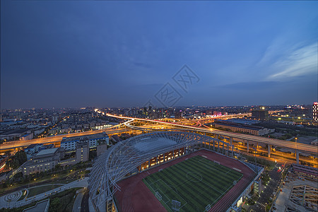 运动器材中环路立交桥及足球场背景