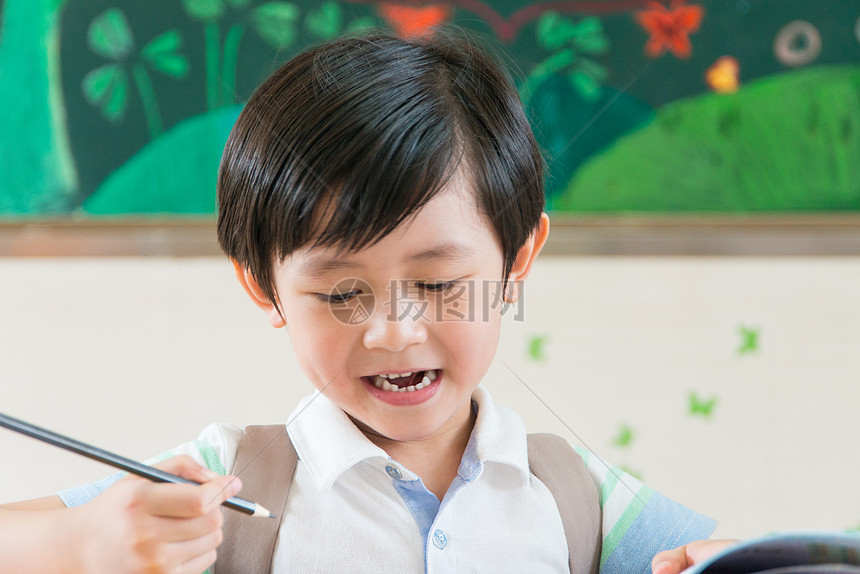 青春活力的小学生图片