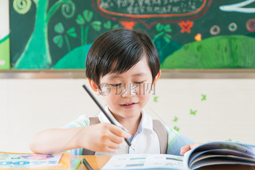 青春活力的小学生图片