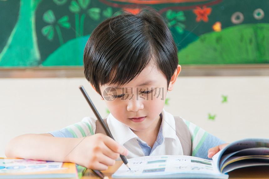 青春活力的小学生图片