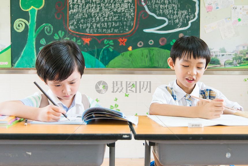 青春活力的小学生图片