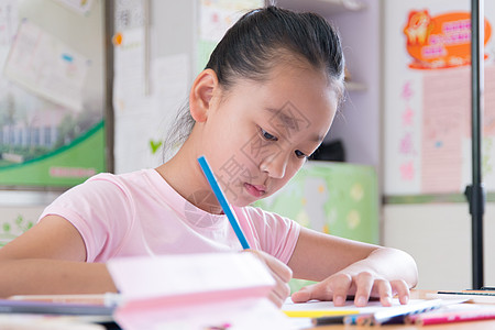 青春活力的小学生高清图片