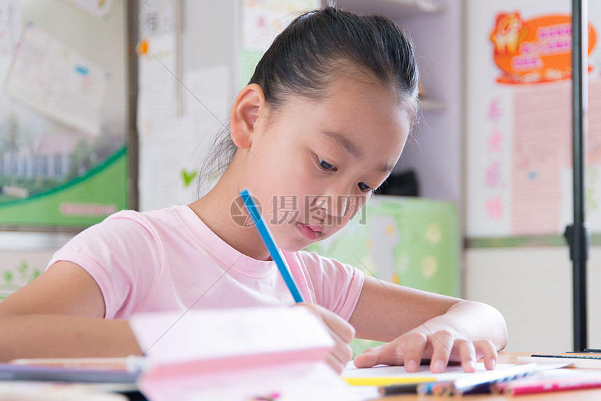 青春活力的小学生图片