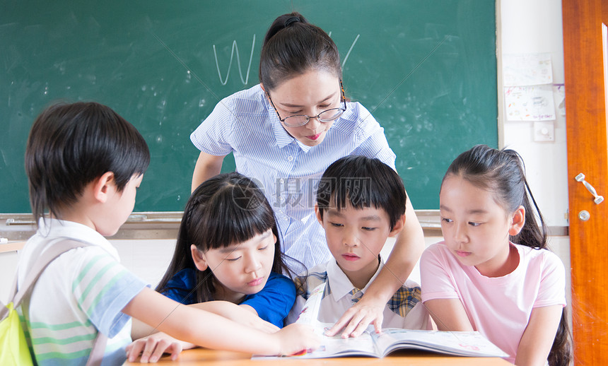 教师节老师与学生图片