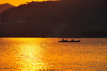 一叶孤舟西湖夕阳西下高清图片