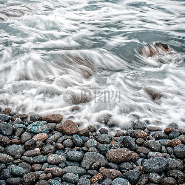 水流与石滩图片