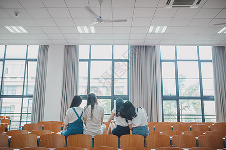 手绘少女友谊背影背景