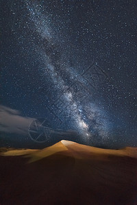 鸣沙山星空图片