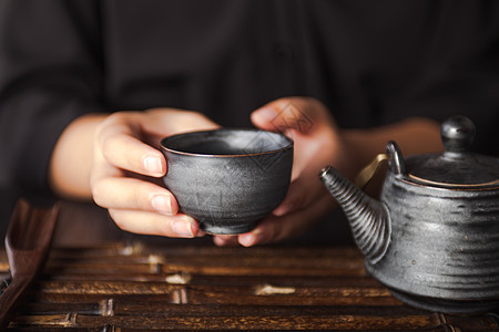 茶杯茶具饮品手端茶杯 茶文化背景