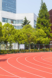 雾霾校园素材大学校园操场跑道背景