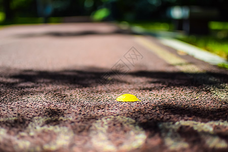 乐活生活比乐高级中学跑道背景