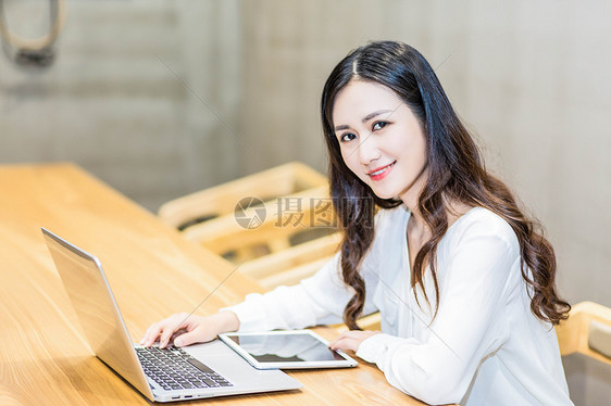 电子商务女生图片