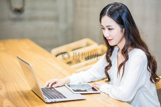 电子商务女生图片