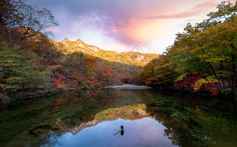 秋天的山水风景图片