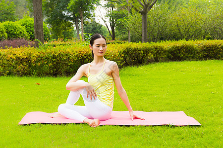 室外瑜伽女性健身背景图片