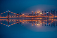 武汉城市风光鹦鹉洲长江大桥倒影图片