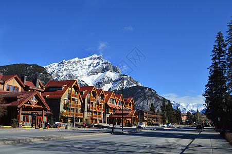 加拿大班夫小镇雪山乡村风景高清图片