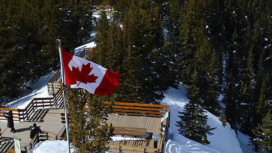注水旗杆加拿大班夫国家公园雪山自然风光背景