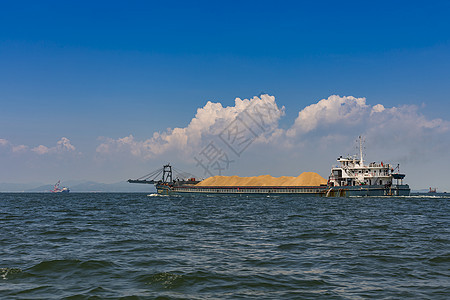 海上的沙船背景图片