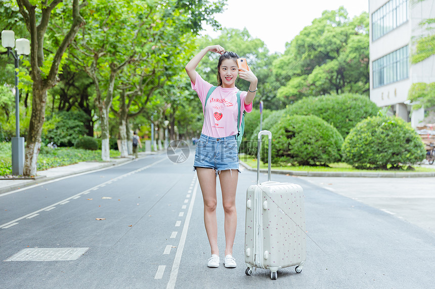 大学校园女生自拍
