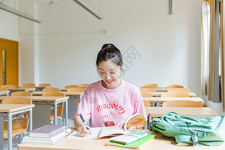 文艺桌面大学教室女生学习背景