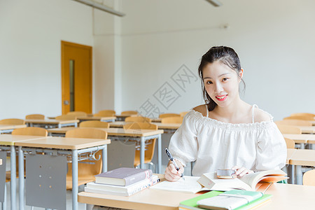 文艺女生大学教室女生学习背景